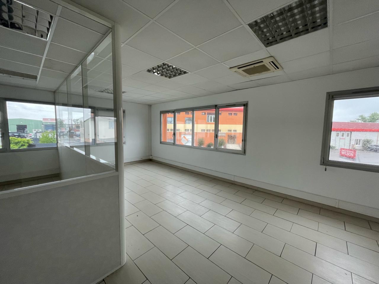 Bureau Décines-Charpieu 380m² Location bureau Décines-Charpieu Rhône OLBUR2108962 3